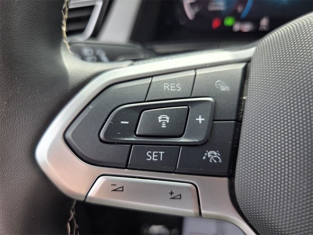 2025 Volkswagen Atlas Cross Sport 2.0T SE w/Technology