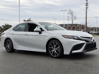 2024 Toyota CAMRY SE