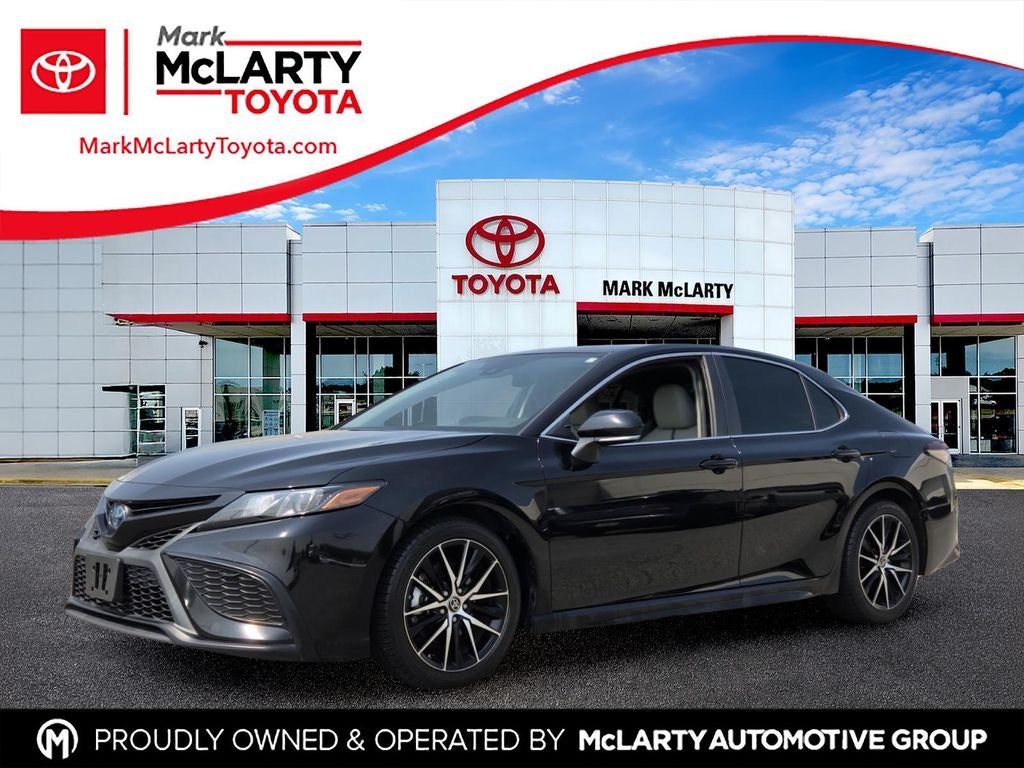 2022 Toyota Camry Hybrid SE