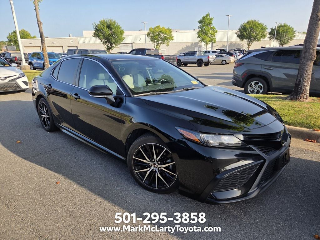 2022 Toyota Camry Hybrid SE