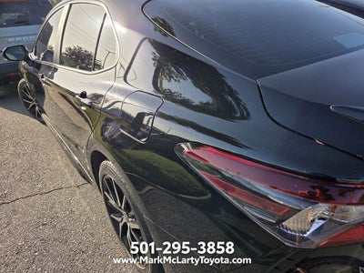 2022 Toyota Camry Hybrid SE