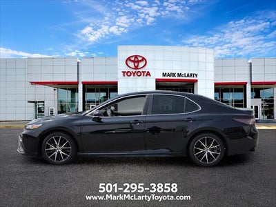 2022 Toyota Camry Hybrid SE