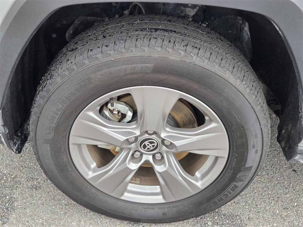 2025 Toyota RAV4 HYBRID LE