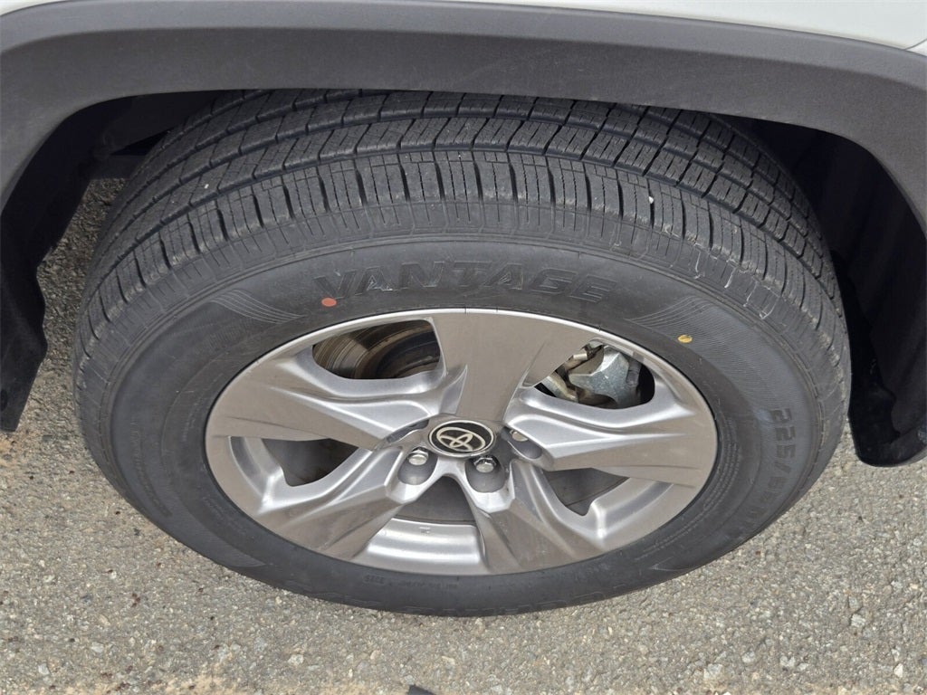 2025 Toyota RAV4 HYBRID LE