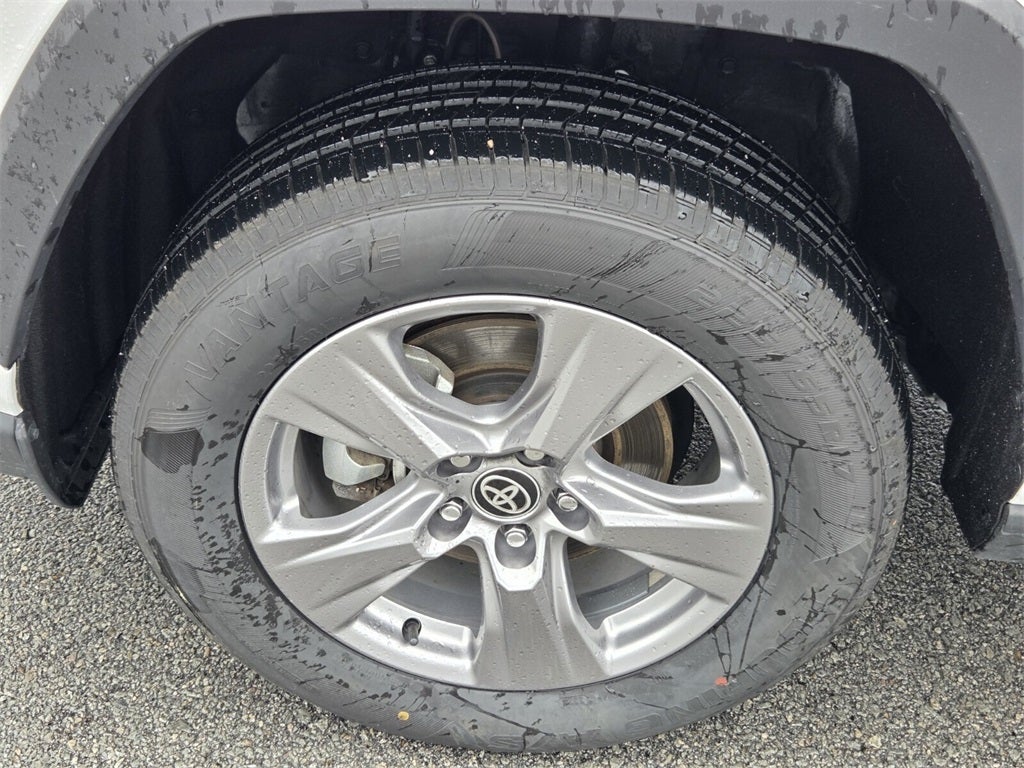 2025 Toyota RAV4 HYBRID LE