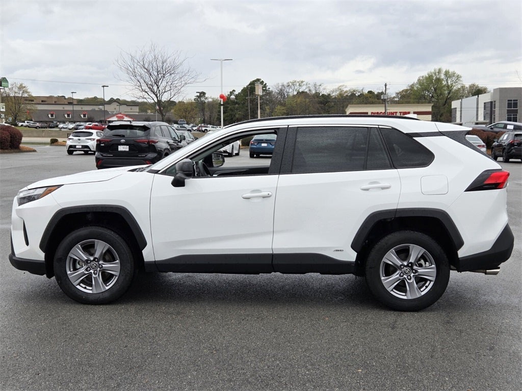 2025 Toyota RAV4 HYBRID LE
