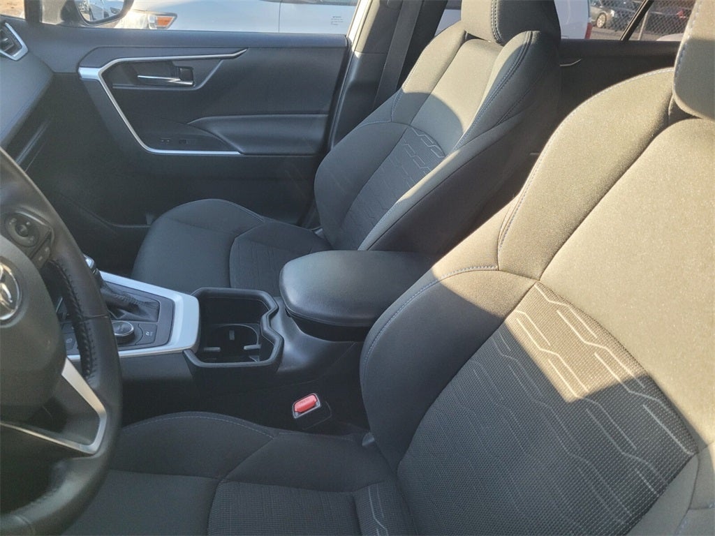 2022 Toyota RAV4 HYBRID SE