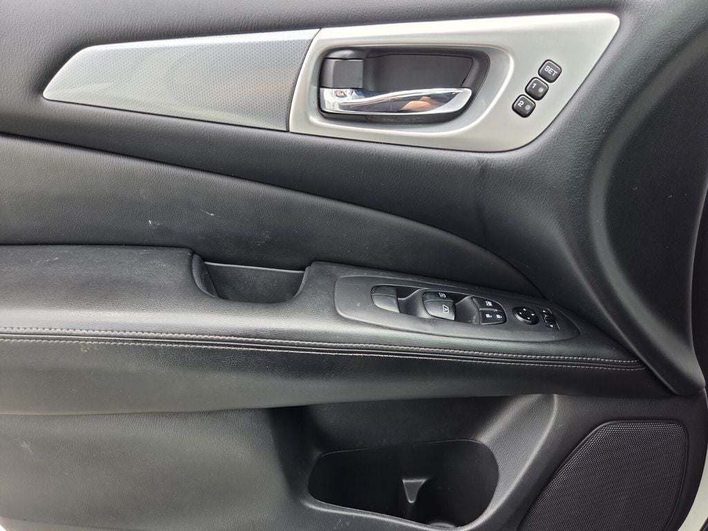 2017 Nissan Pathfinder SL