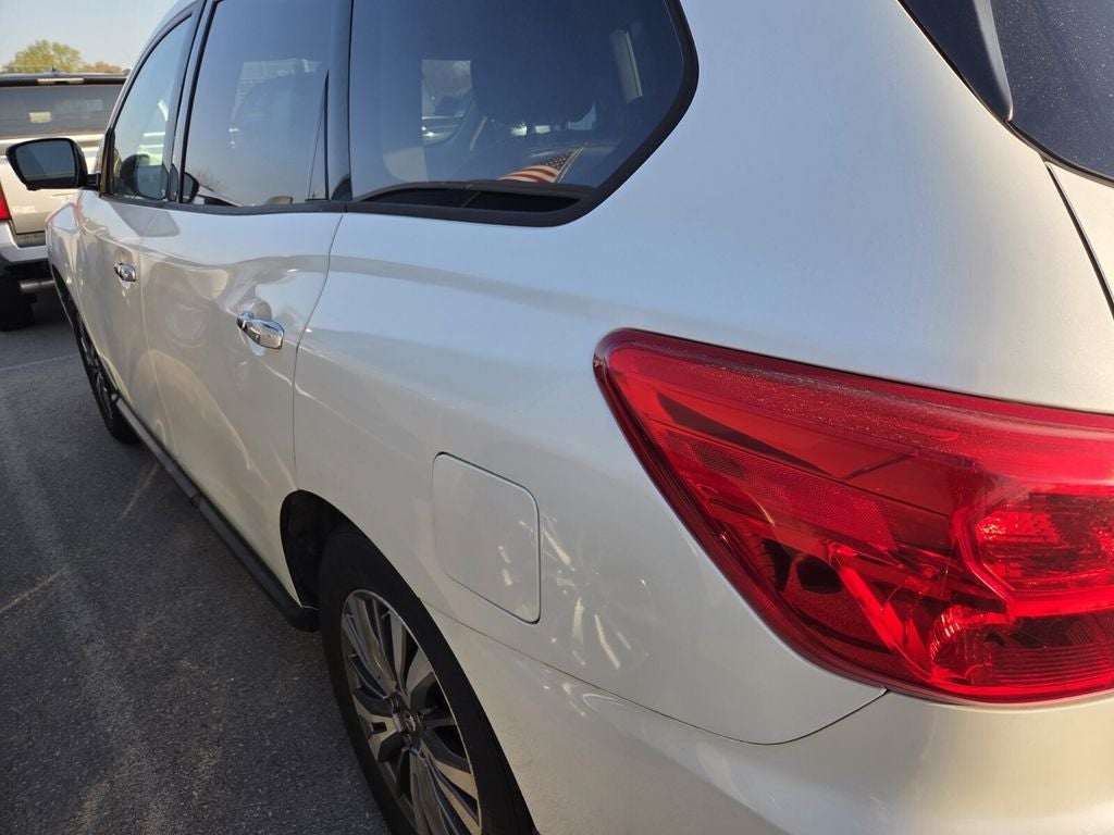 2017 Nissan Pathfinder SL