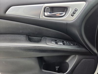 2017 Nissan Pathfinder SL