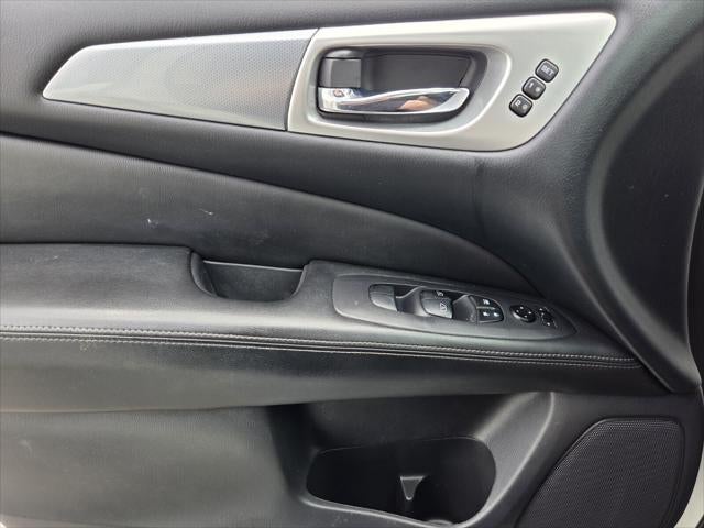 2017 Nissan Pathfinder SL