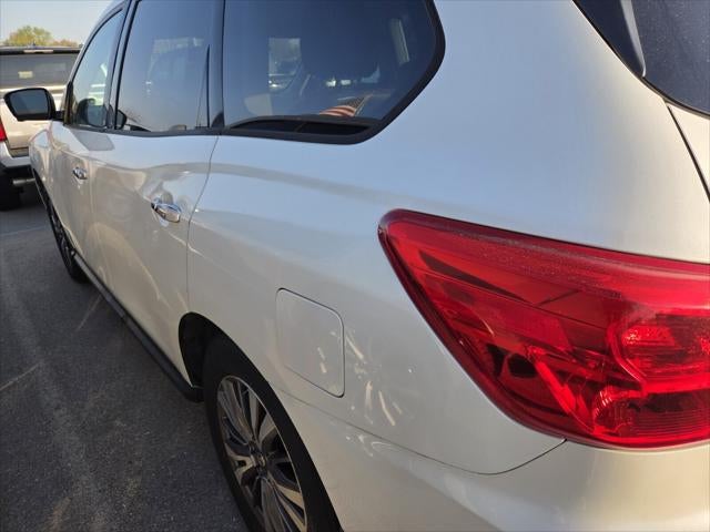 2017 Nissan Pathfinder SL