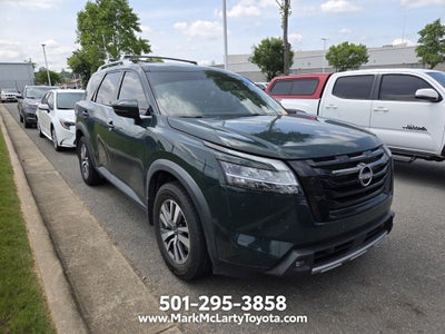 2022 Nissan Pathfinder SL