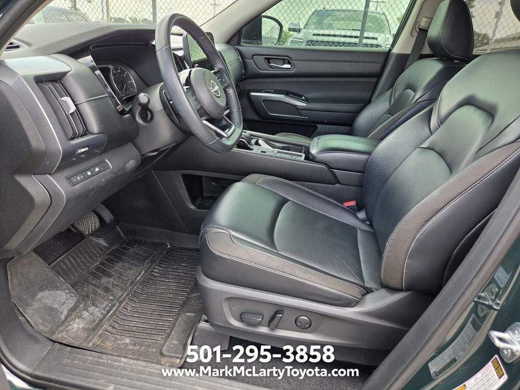 2022 Nissan Pathfinder SL