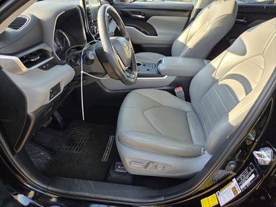 2022 Toyota HIGHLANDER HYBRD XLE