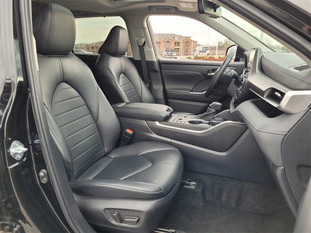 2024 Toyota HIGHLANDER XLE