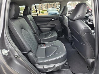 2024 Toyota HIGHLANDER XLE