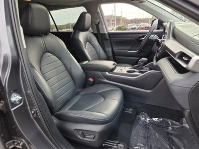 2025 Toyota HIGHLANDER XLE