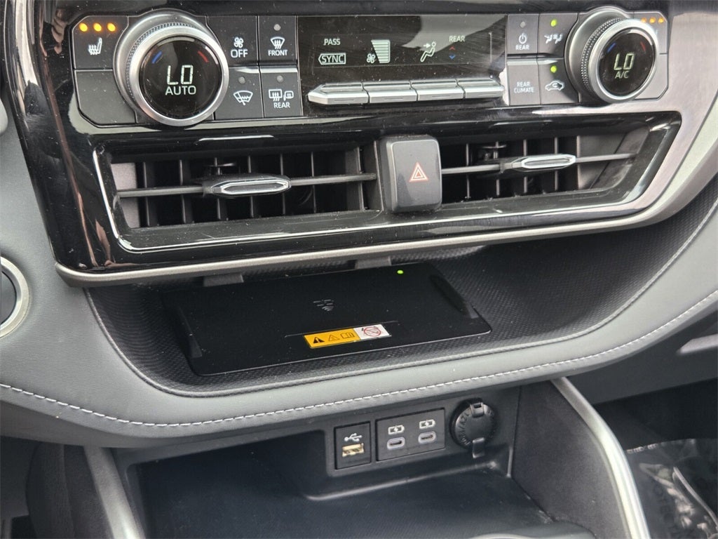 2025 Toyota HIGHLANDER XLE