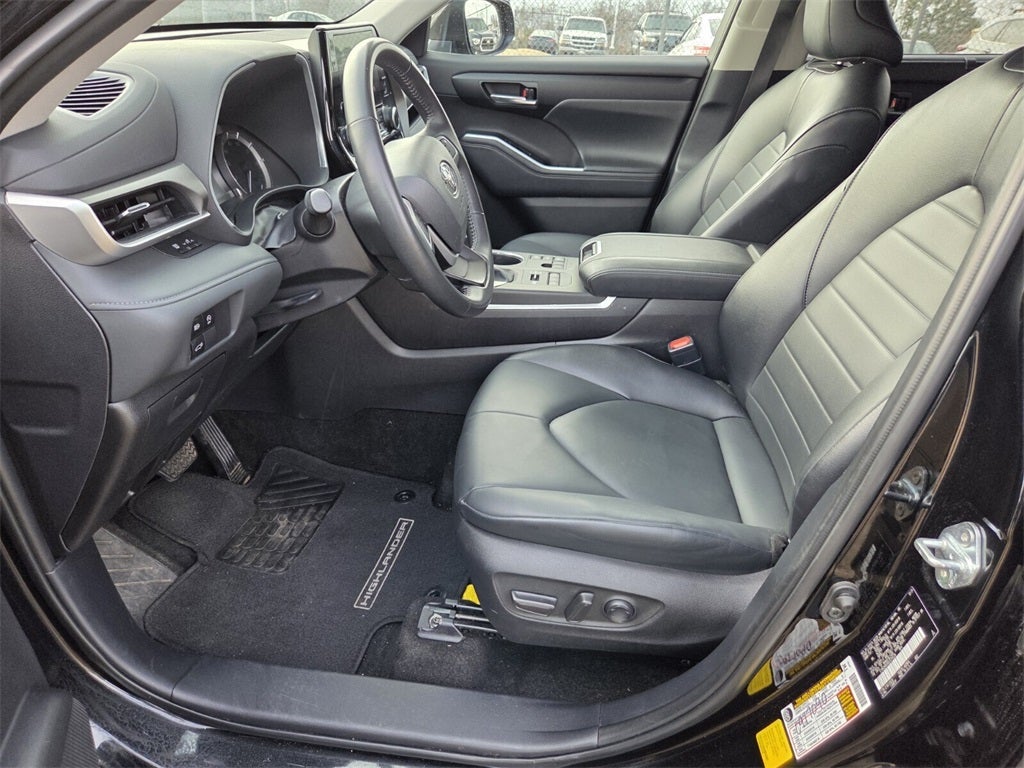 2025 Toyota HIGHLANDER XLE