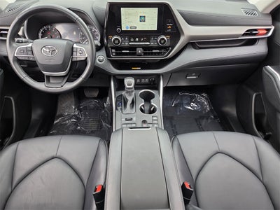 2025 Toyota HIGHLANDER XLE