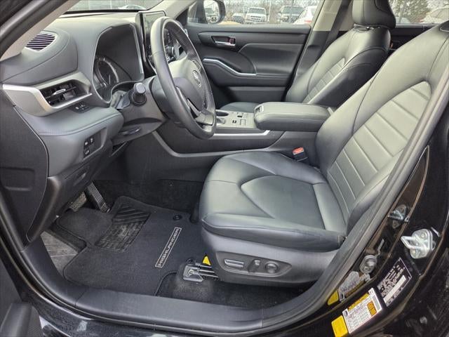 2025 Toyota HIGHLANDER XLE