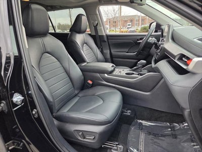 2025 Toyota HIGHLANDER XLE