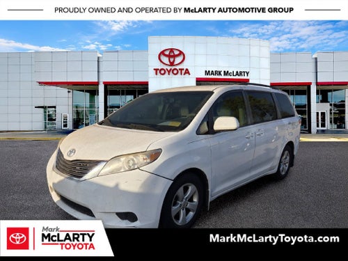 2014 Toyota Sienna LE 8 Passenger