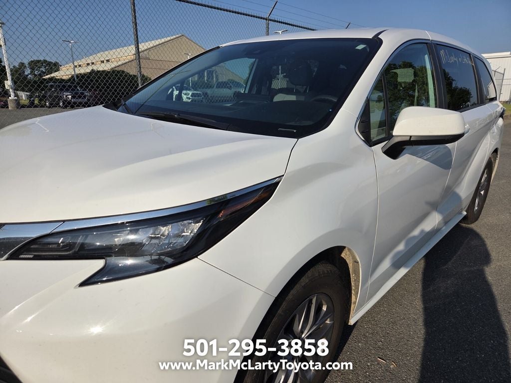 2025 Toyota Sienna LE 8 Passenger