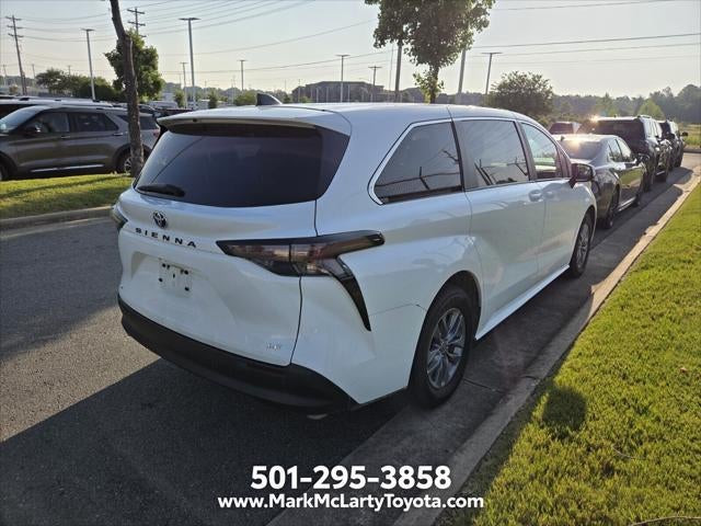2025 Toyota Sienna LE 8 Passenger