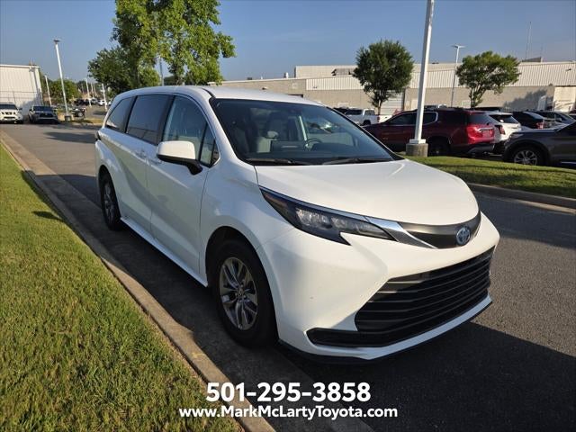 2025 Toyota Sienna LE 8 Passenger