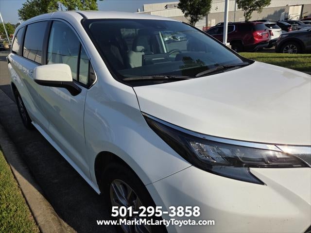 2025 Toyota Sienna LE 8 Passenger