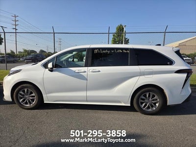 2025 Toyota Sienna LE 8 Passenger