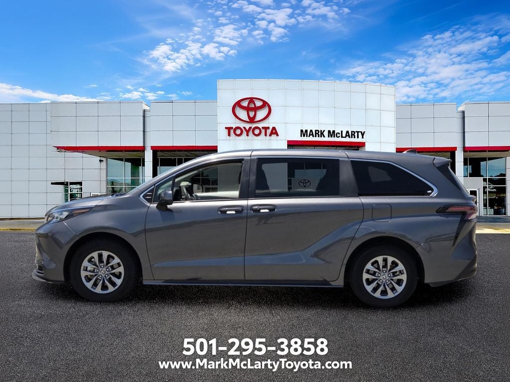 2025 Toyota Sienna LE 8 Passenger