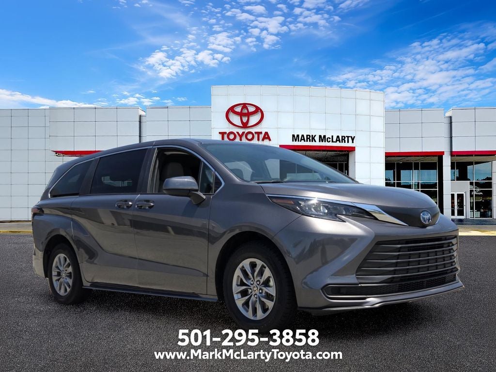 2025 Toyota Sienna LE 8 Passenger