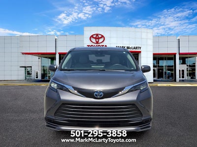 2025 Toyota Sienna LE 8 Passenger