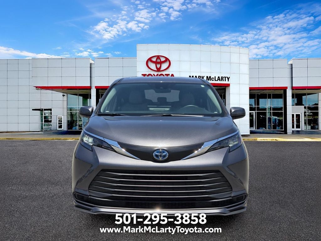 2025 Toyota Sienna LE 8 Passenger