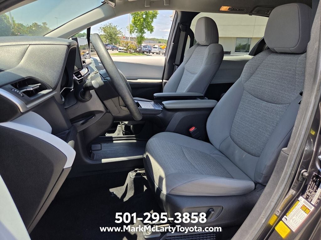 2025 Toyota Sienna LE 8 Passenger