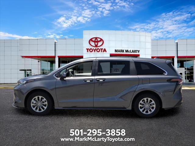 2025 Toyota Sienna LE 8 Passenger