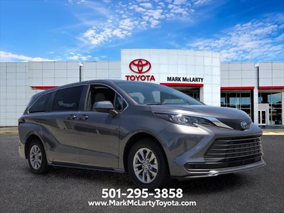 2025 Toyota Sienna LE 8 Passenger