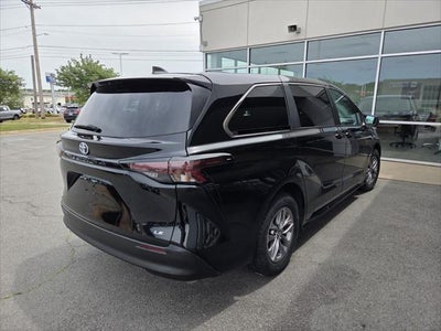 2025 Toyota SIENNA LE LE 8 Passenger