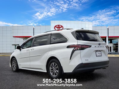 2021 Toyota Sienna LE 8 Passenger