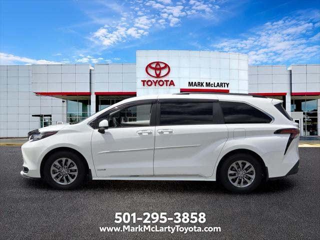 2021 Toyota Sienna LE 8 Passenger