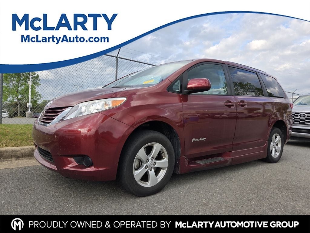 2017 Toyota SIENNA LE 3.5L L 7 Passenger