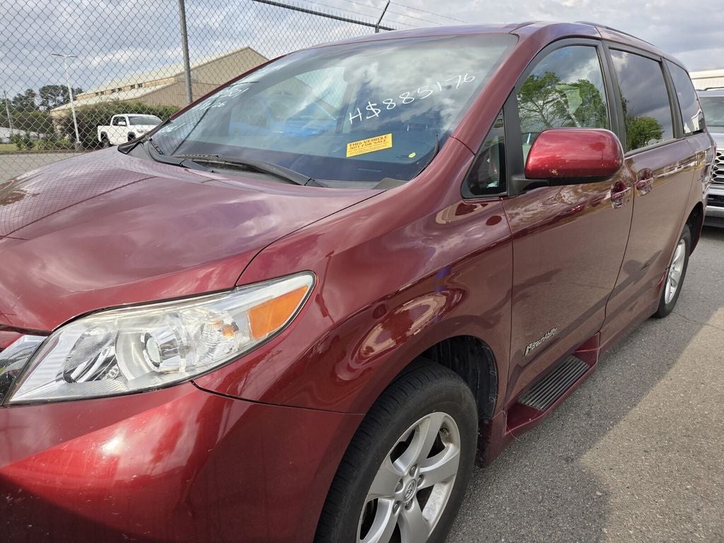 2017 Toyota SIENNA LE 3.5L LE 7 Passenger