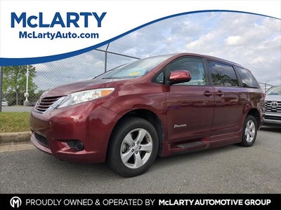 2017 Toyota SIENNA LE 3.5L LE 7 Passenger