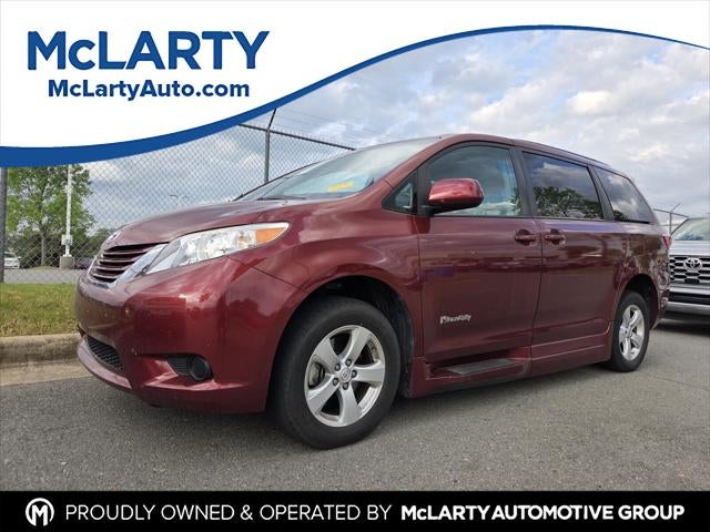 2017 Toyota SIENNA LE 3.5L LE 7 Passenger
