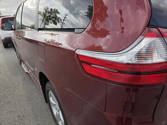 2017 Toyota SIENNA LE 3.5L LE 7 Passenger