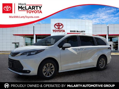 2025 Toyota Sienna XLE 8 Passenger
