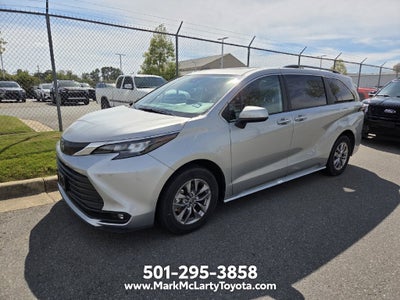 2025 Toyota Sienna XLE 8 Passenger